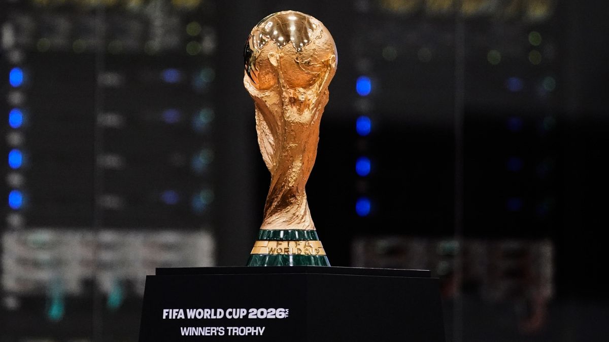 WORLD CUP : Gi&aacute; trị c&uacute;p World Cup tăng vọt trong cơn sốt v&agrave;ng thế giới